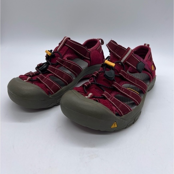 KEEN BOYS SIZE 5 WATERPROOF MAUVE COLORED SANDALS - Picture 1 of 15